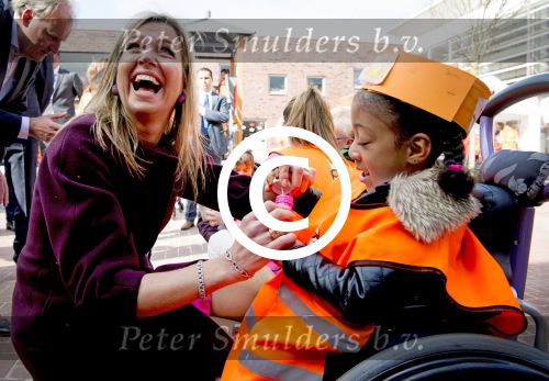 Amsterdam 22 april 2016
Koning Willem Alexander en Koningin Maxima bij de opening van de koningsspelen in Amsterdam.
Richard Krajicek vangt ze op en Johnny de Mol doet de presentatie.