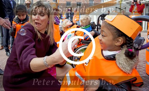 Amsterdam 22 april 2016
Koning Willem Alexander en Koningin Maxima bij de opening van de koningsspelen in Amsterdam.
Richard Krajicek vangt ze op en Johnny de Mol doet de presentatie.