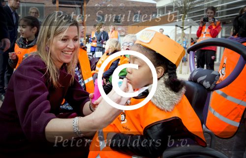 Amsterdam 22 april 2016
Koning Willem Alexander en Koningin Maxima bij de opening van de koningsspelen in Amsterdam.
Richard Krajicek vangt ze op en Johnny de Mol doet de presentatie.