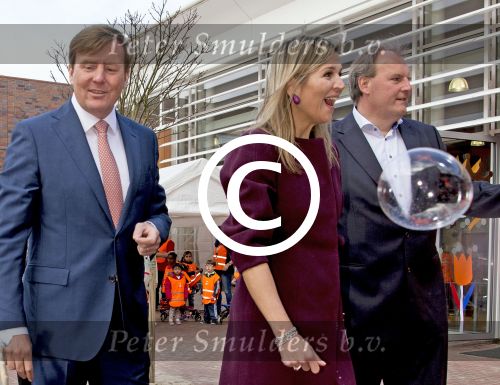Amsterdam 22 april 2016
Koning Willem Alexander en Koningin Maxima bij de opening van de koningsspelen in Amsterdam.
Richard Krajicek vangt ze op en Johnny de Mol doet de presentatie.