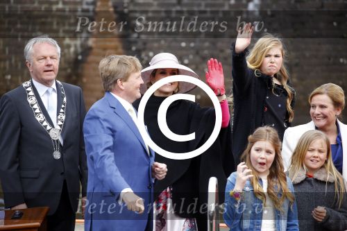 Zwolle 27 april 2016
Koningsdag in Zwolle met Koning Willem Alexander Koningin Maxima Prinses Amalia Ariane Alexia Prins Constantijn Prinses Laurentien Prins Maurits Prinses Marilene Prins Bernhard Prinses Annette Prins Pieter Christiaan Prinses Anita Prins Floris en Prinses Aimee.