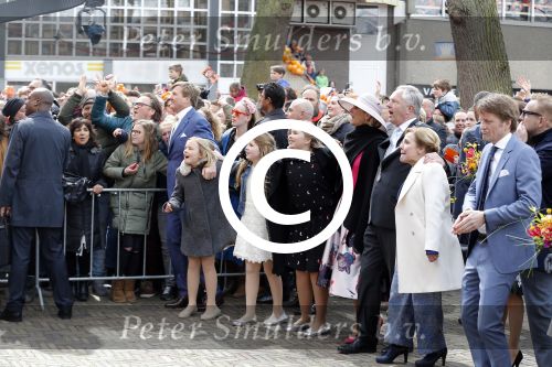 Zwolle 27 april 2016
Koningsdag in Zwolle met Koning Willem Alexander Koningin Maxima Prinses Amalia Ariane Alexia Prins Constantijn Prinses Laurentien Prins Maurits Prinses Marilene Prins Bernhard Prinses Annette Prins Pieter Christiaan Prinses Anita Prins Floris en Prinses Aimee.