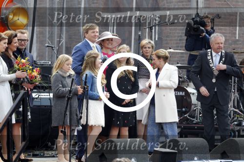 Zwolle 27 april 2016
Koningsdag in Zwolle met Koning Willem Alexander Koningin Maxima Prinses Amalia Ariane Alexia Prins Constantijn Prinses Laurentien Prins Maurits Prinses Marilene Prins Bernhard Prinses Annette Prins Pieter Christiaan Prinses Anita Prins Floris en Prinses Aimee.