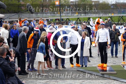 Zwolle 27 april 2016
Koningsdag in Zwolle met Koning Willem Alexander Koningin Maxima Prinses Amalia Ariane Alexia Prins Constantijn Prinses Laurentien Prins Maurits Prinses Marilene Prins Bernhard Prinses Annette Prins Pieter Christiaan Prinses Anita Prins Floris en Prinses Aimee.