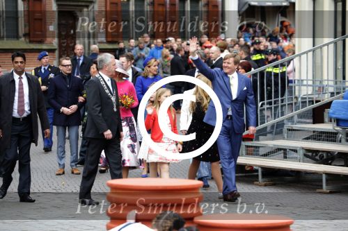 Zwolle 27 april 2016
Koningsdag in Zwolle met Koning Willem Alexander Koningin Maxima Prinses Amalia Ariane Alexia Prins Constantijn Prinses Laurentien Prins Maurits Prinses Marilene Prins Bernhard Prinses Annette Prins Pieter Christiaan Prinses Anita Prins Floris en Prinses Aimee.