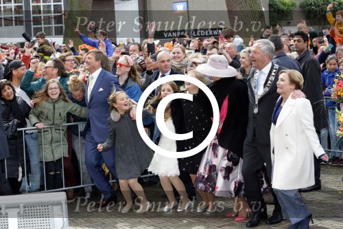 Zwolle 27 april 2016
Koningsdag in Zwolle met Koning Willem Alexander Koningin Maxima Prinses Amalia Ariane Alexia Prins Constantijn Prinses Laurentien Prins Maurits Prinses Marilene Prins Bernhard Prinses Annette Prins Pieter Christiaan Prinses Anita Prins Floris en Prinses Aimee.