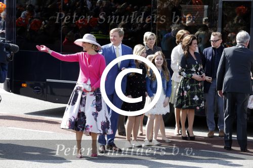 Zwolle 27 april 2016
Koningsdag in Zwolle met Koning Willem Alexander Koningin Maxima Prinses Amalia Ariane Alexia Prins Constantijn Prinses Laurentien Prins Maurits Prinses Marilene Prins Bernhard Prinses Annette Prins Pieter Christiaan Prinses Anita Prins Floris en Prinses Aimee.