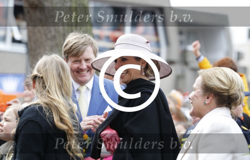Zwolle 27 april 2016
Koningsdag in Zwolle met Koning Willem Alexander Koningin Maxima Prinses Amalia Ariane Alexia Prins Constantijn Prinses Laurentien Prins Maurits Prinses Marilene Prins Bernhard Prinses Annette Prins Pieter Christiaan Prinses Anita Prins Floris en Prinses Aimee.