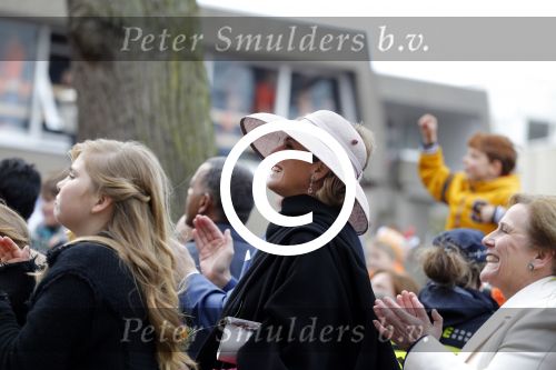 Zwolle 27 april 2016
Koningsdag in Zwolle met Koning Willem Alexander Koningin Maxima Prinses Amalia Ariane Alexia Prins Constantijn Prinses Laurentien Prins Maurits Prinses Marilene Prins Bernhard Prinses Annette Prins Pieter Christiaan Prinses Anita Prins Floris en Prinses Aimee.