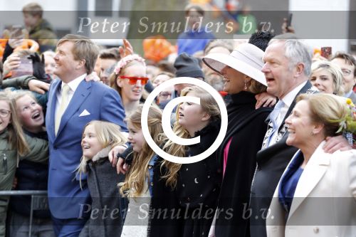 Zwolle 27 april 2016
Koningsdag in Zwolle met Koning Willem Alexander Koningin Maxima Prinses Amalia Ariane Alexia Prins Constantijn Prinses Laurentien Prins Maurits Prinses Marilene Prins Bernhard Prinses Annette Prins Pieter Christiaan Prinses Anita Prins Floris en Prinses Aimee.