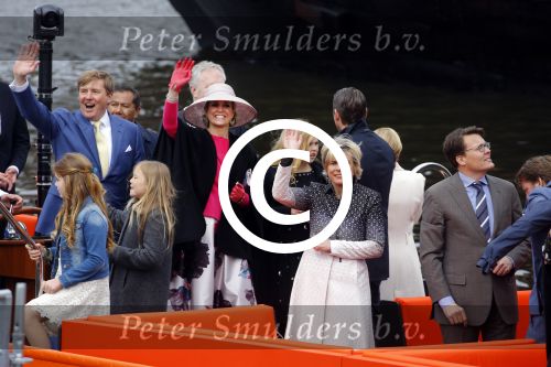 Zwolle 27 april 2016
Koningsdag in Zwolle met Koning Willem Alexander Koningin Maxima Prinses Amalia Ariane Alexia Prins Constantijn Prinses Laurentien Prins Maurits Prinses Marilene Prins Bernhard Prinses Annette Prins Pieter Christiaan Prinses Anita Prins Floris en Prinses Aimee.