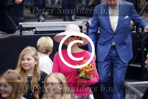 Zwolle 27 april 2016
Koningsdag in Zwolle met Koning Willem Alexander Koningin Maxima Prinses Amalia Ariane Alexia Prins Constantijn Prinses Laurentien Prins Maurits Prinses Marilene Prins Bernhard Prinses Annette Prins Pieter Christiaan Prinses Anita Prins Floris en Prinses Aimee.