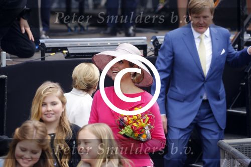 Zwolle 27 april 2016
Koningsdag in Zwolle met Koning Willem Alexander Koningin Maxima Prinses Amalia Ariane Alexia Prins Constantijn Prinses Laurentien Prins Maurits Prinses Marilene Prins Bernhard Prinses Annette Prins Pieter Christiaan Prinses Anita Prins Floris en Prinses Aimee.