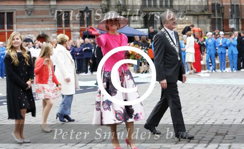Zwolle 27 april 2016
Koningsdag in Zwolle met Koning Willem Alexander Koningin Maxima Prinses Amalia Ariane Alexia Prins Constantijn Prinses Laurentien Prins Maurits Prinses Marilene Prins Bernhard Prinses Annette Prins Pieter Christiaan Prinses Anita Prins Floris en Prinses Aimee.