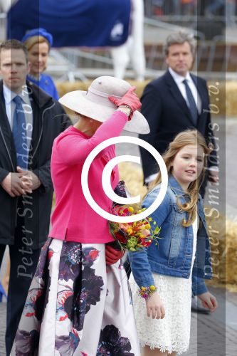 Zwolle 27 april 2016
Koningsdag in Zwolle met Koning Willem Alexander Koningin Maxima Prinses Amalia Ariane Alexia Prins Constantijn Prinses Laurentien Prins Maurits Prinses Marilene Prins Bernhard Prinses Annette Prins Pieter Christiaan Prinses Anita Prins Floris en Prinses Aimee.