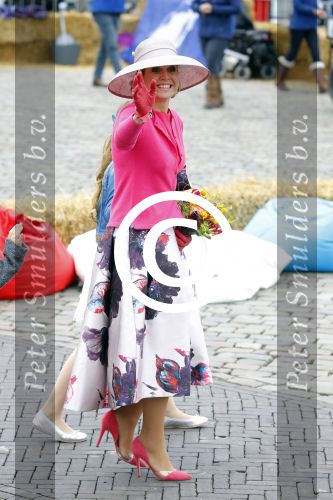 Zwolle 27 april 2016
Koningsdag in Zwolle met Koning Willem Alexander Koningin Maxima Prinses Amalia Ariane Alexia Prins Constantijn Prinses Laurentien Prins Maurits Prinses Marilene Prins Bernhard Prinses Annette Prins Pieter Christiaan Prinses Anita Prins Floris en Prinses Aimee.