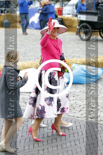 Zwolle 27 april 2016
Koningsdag in Zwolle met Koning Willem Alexander Koningin Maxima Prinses Amalia Ariane Alexia Prins Constantijn Prinses Laurentien Prins Maurits Prinses Marilene Prins Bernhard Prinses Annette Prins Pieter Christiaan Prinses Anita Prins Floris en Prinses Aimee.