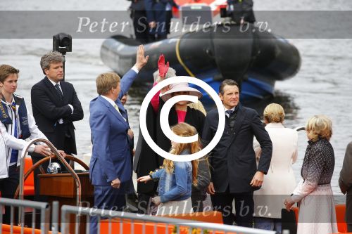 Zwolle 27 april 2016
Koningsdag in Zwolle met Koning Willem Alexander Koningin Maxima Prinses Amalia Ariane Alexia Prins Constantijn Prinses Laurentien Prins Maurits Prinses Marilene Prins Bernhard Prinses Annette Prins Pieter Christiaan Prinses Anita Prins Floris en Prinses Aimee.