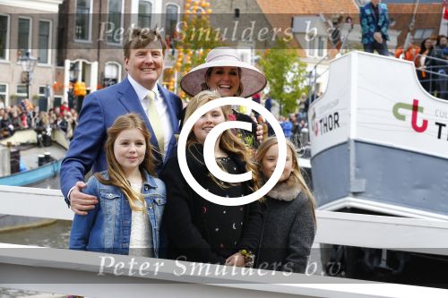 Zwolle 27 april 2016
Koningsdag in Zwolle met Koning Willem Alexander Koningin Maxima Prinses Amalia Ariane Alexia Prins Constantijn Prinses Laurentien Prins Maurits Prinses Marilene Prins Bernhard Prinses Annette Prins Pieter Christiaan Prinses Anita Prins Floris en Prinses Aimee.