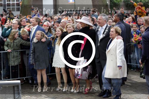 Zwolle 27 april 2016
Koningsdag in Zwolle met Koning Willem Alexander Koningin Maxima Prinses Amalia Ariane Alexia Prins Constantijn Prinses Laurentien Prins Maurits Prinses Marilene Prins Bernhard Prinses Annette Prins Pieter Christiaan Prinses Anita Prins Floris en Prinses Aimee.