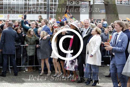 Zwolle 27 april 2016
Koningsdag in Zwolle met Koning Willem Alexander Koningin Maxima Prinses Amalia Ariane Alexia Prins Constantijn Prinses Laurentien Prins Maurits Prinses Marilene Prins Bernhard Prinses Annette Prins Pieter Christiaan Prinses Anita Prins Floris en Prinses Aimee.