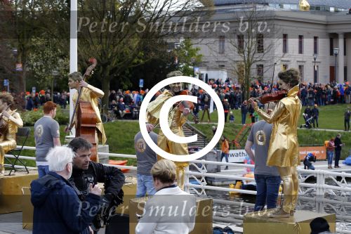 Zwolle 27 april 2016
Koningsdag in Zwolle met Koning Willem Alexander Koningin Maxima Prinses Amalia Ariane Alexia Prins Constantijn Prinses Laurentien Prins Maurits Prinses Marilene Prins Bernhard Prinses Annette Prins Pieter Christiaan Prinses Anita Prins Floris en Prinses Aimee.