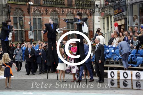 Zwolle 27 april 2016
Koningsdag in Zwolle met Koning Willem Alexander Koningin Maxima Prinses Amalia Ariane Alexia Prins Constantijn Prinses Laurentien Prins Maurits Prinses Marilene Prins Bernhard Prinses Annette Prins Pieter Christiaan Prinses Anita Prins Floris en Prinses Aimee.