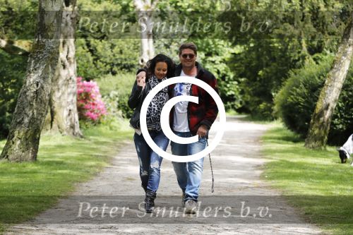 Amsterdam 14 mei 2016
Martijn Krabbe en zijn vriendin Noi Pakon aan het wandelen met de hond in het park.