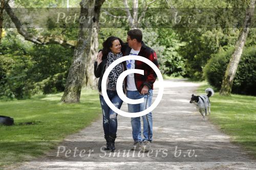 Amsterdam 14 mei 2016
Martijn Krabbe en zijn vriendin Noi Pakon aan het wandelen met de hond in het park.
