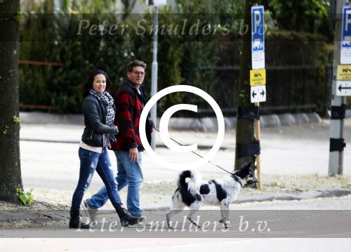 Amsterdam 14 mei 2016
Martijn Krabbe en zijn vriendin Noi Pakon aan het wandelen met de hond in het park.