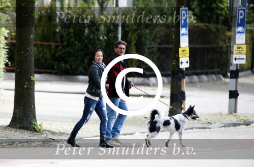 Amsterdam 14 mei 2016
Martijn Krabbe en zijn vriendin Noi Pakon aan het wandelen met de hond in het park.