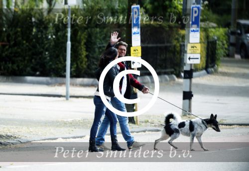 Amsterdam 14 mei 2016
Martijn Krabbe en zijn vriendin Noi Pakon aan het wandelen met de hond in het park.
