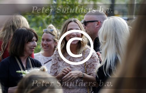 Amsterdam 9 mei 2016 
Presentatie boek Jet van Nieuwkerk bij de westergasfabriek.
May-Britt Mobach met man en dochter