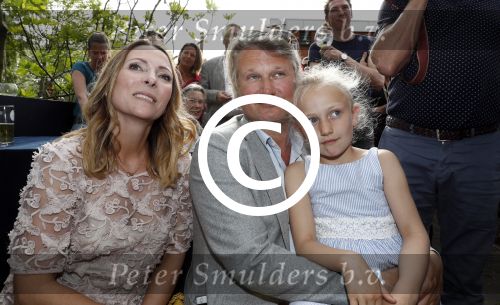 Amsterdam 9 mei 2016 
Presentatie boek Jet van Nieuwkerk bij de westergasfabriek.
May-Britt Mobach met man en dochter