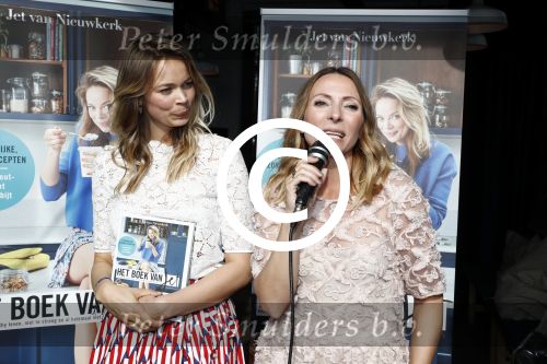 Amsterdam 9 mei 2016 
Presentatie boek Jet van Nieuwkerk bij de westergasfabriek.
May-Britt Mobach met man en dochter