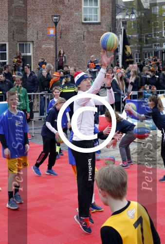 Zwolle 27 april 2016
Koningsdag in Zwolle met Koning Willem Alexander Koningin Maxima Prinses Amalia Ariane Alexia Prins Constantijn Prinses Laurentien Prins Maurits Prinses Marilene Prins Bernhard Prinses Annette Prins Pieter Christiaan Prinses Anita Prins Floris en Prinses Aimee. Michiel en Ronald Mulder