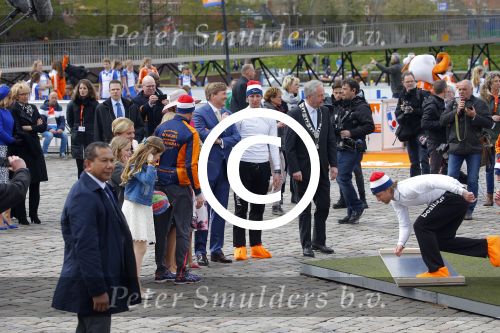 Zwolle 27 april 2016
Koningsdag in Zwolle met Koning Willem Alexander Koningin Maxima Prinses Amalia Ariane Alexia Prins Constantijn Prinses Laurentien Prins Maurits Prinses Marilene Prins Bernhard Prinses Annette Prins Pieter Christiaan Prinses Anita Prins Floris en Prinses Aimee. Michiel en Ronald Mulder