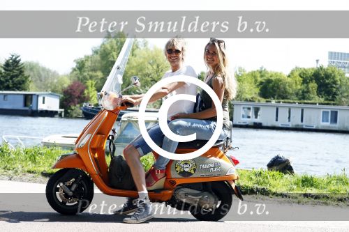 Amsterdam 7 mei 2016 
Michelle van Nood en haar vriend Koen Brouwer op hun vespa scooter. Michelle en Koen zijn de populaire deelnemers aan het RTL programma SOS survival of the Sexes