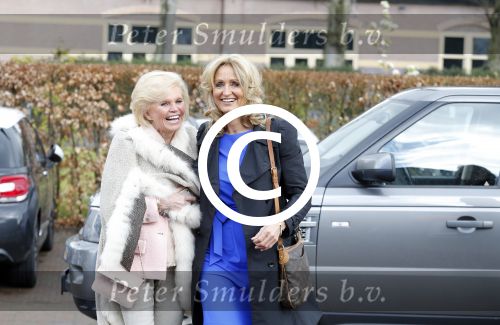 Blaricum 26 april 2016
Natasja Froger krijgt lintje voor al haar verdiensten voor onze samenleving. Haar man Rene  familie vader  moeder en vriendinnen zijn er natuurlijk bij.