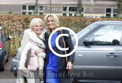 Blaricum 26 april 2016
Natasja Froger krijgt lintje voor al haar verdiensten voor onze samenleving. Haar man Rene  familie vader  moeder en vriendinnen zijn er natuurlijk bij.