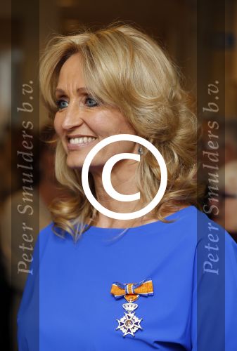 Blaricum 26 april 2016
Natasja Froger krijgt lintje voor al haar verdiensten voor onze samenleving. Haar man Rene  familie vader  moeder en vriendinnen zijn er natuurlijk bij.