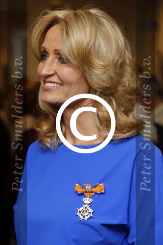 Blaricum 26 april 2016
Natasja Froger krijgt lintje voor al haar verdiensten voor onze samenleving. Haar man Rene  familie vader  moeder en vriendinnen zijn er natuurlijk bij.