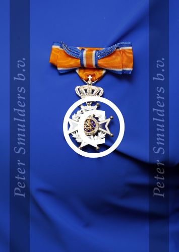 Blaricum 26 april 2016
Natasja Froger krijgt lintje voor al haar verdiensten voor onze samenleving. Haar man Rene  familie vader  moeder en vriendinnen zijn er natuurlijk bij.