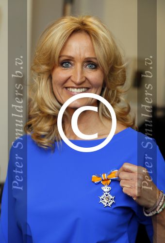 Blaricum 26 april 2016
Natasja Froger krijgt lintje voor al haar verdiensten voor onze samenleving. Haar man Rene  familie vader  moeder en vriendinnen zijn er natuurlijk bij.