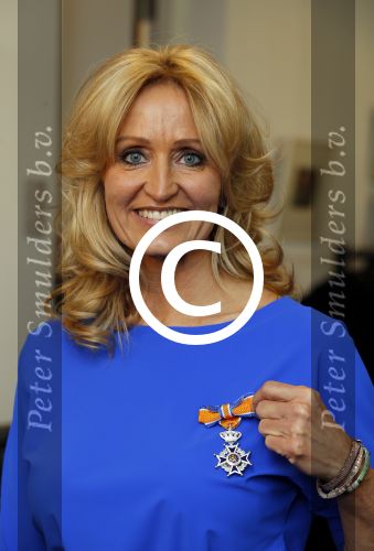 Blaricum 26 april 2016
Natasja Froger krijgt lintje voor al haar verdiensten voor onze samenleving. Haar man Rene  familie vader  moeder en vriendinnen zijn er natuurlijk bij.