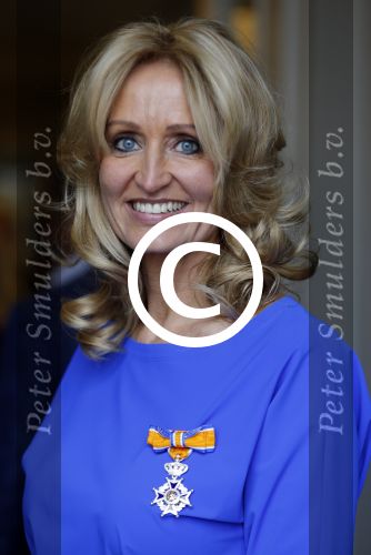 Blaricum 26 april 2016
Natasja Froger krijgt lintje voor al haar verdiensten voor onze samenleving. Haar man Rene  familie vader  moeder en vriendinnen zijn er natuurlijk bij.