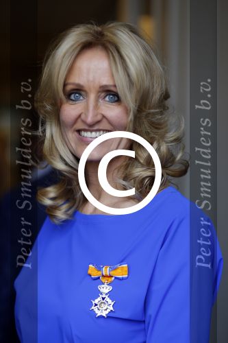 Blaricum 26 april 2016
Natasja Froger krijgt lintje voor al haar verdiensten voor onze samenleving. Haar man Rene  familie vader  moeder en vriendinnen zijn er natuurlijk bij.