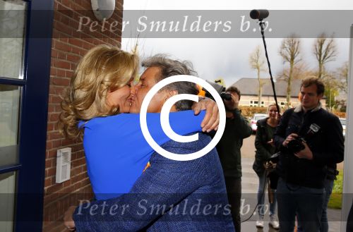 Blaricum 26 april 2016
Natasja Froger krijgt lintje voor al haar verdiensten voor onze samenleving. Haar man Rene  familie vader  moeder en vriendinnen zijn er natuurlijk bij.