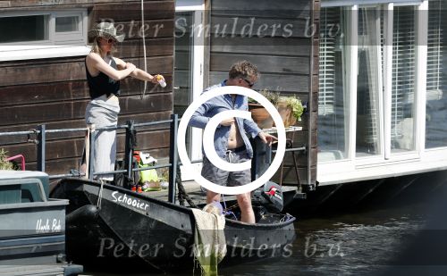 Amsterdam 7 mei 2016 
Barry Atsma en Noortje Herlaar gaan varen samen met Barry zijn kinderen. Ze varen vanaf haar woonboot de amstel op.