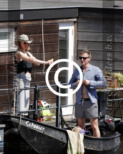 Amsterdam 7 mei 2016 
Barry Atsma en Noortje Herlaar gaan varen samen met Barry zijn kinderen. Ze varen vanaf haar woonboot de amstel op.